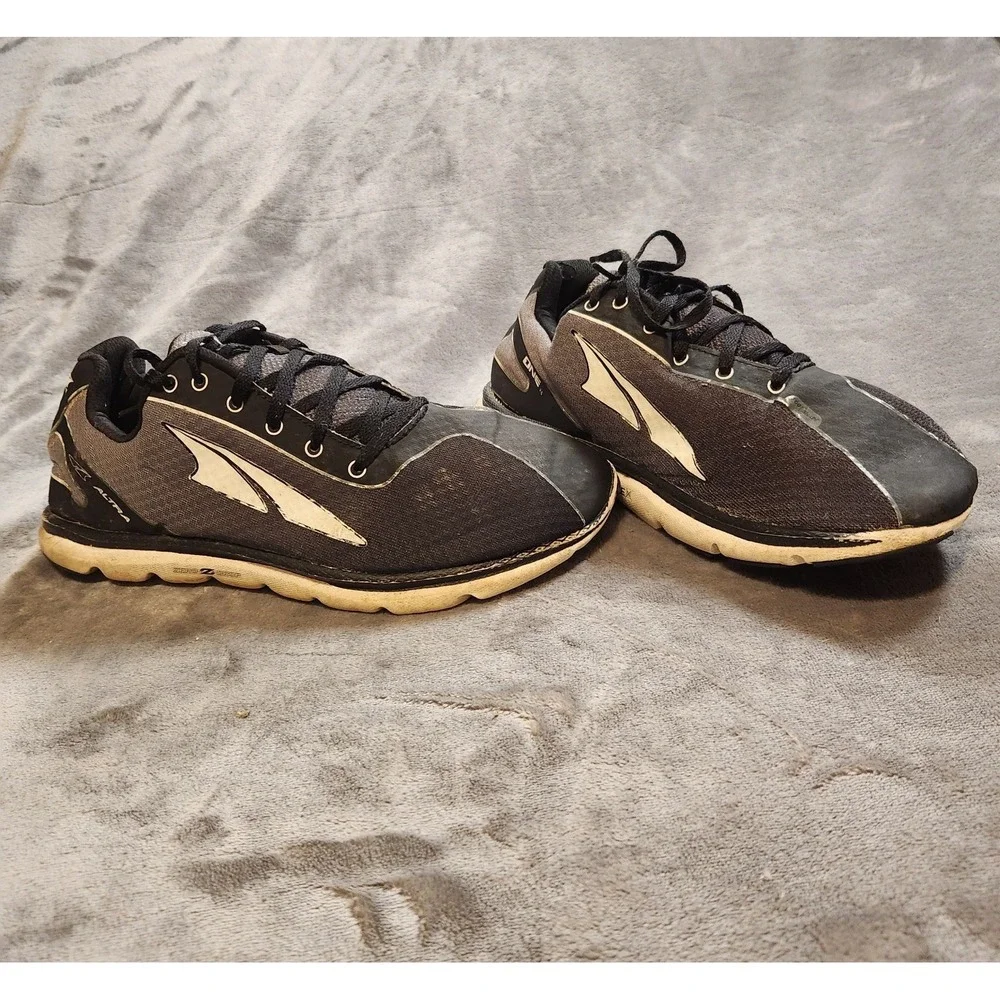 Altra Shoes Mens 11 Black White One 2.5 Running Road Lightweight Zero Drop A1623